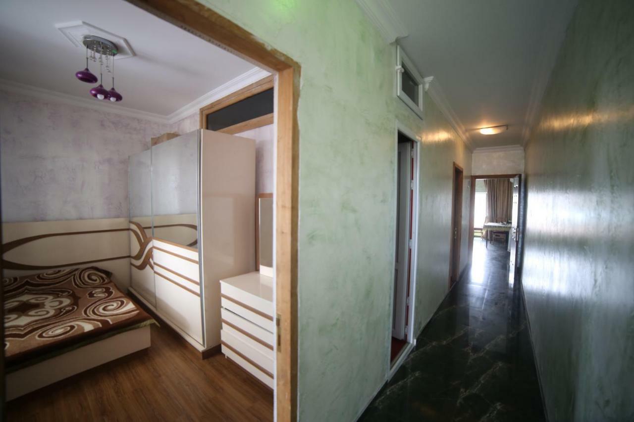 Makvalas Apartment In Batumi Centre Buitenkant foto